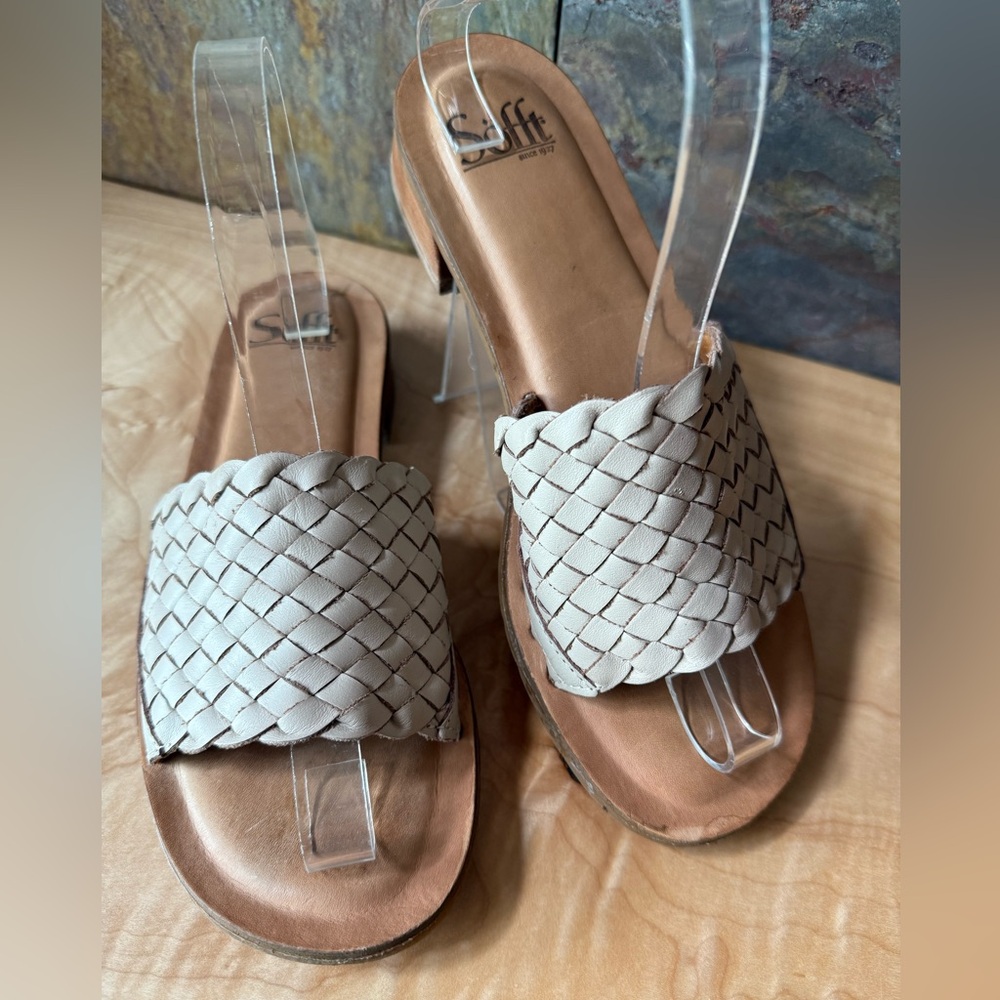 Sofft woven Ardee slip on sandals, 8 but fit 8.5-9. Mexico, leather upper/lining